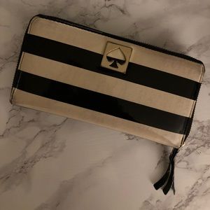 ‼️PRICE DROP‼️♠️Kate Spade patent leather wallet♠️